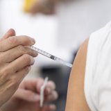 Les Hôpitaux universitaires de Genève (HUG) sont le seul lieu du canton qui propose encore des vaccinations contre le Covid-19 (archives).