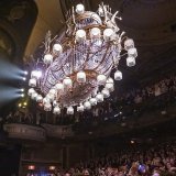 L'équipe du spectacle a reçu une longue ovation du public dans la salle bondée de 1600 places.