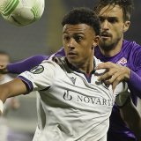 Le Bâlois Dan Ndoye et le Florentin Luca Ranieri aux prises lors du match aller.