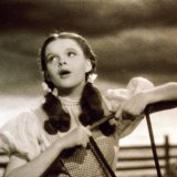 Dans le film, Dorothy, la jeune héroïne incarnée par Judy Garland, fait s'entrechoquer ses talons trois fois pour réaliser son vœu le plus cher: rentrer chez elle au Kansas (archives).