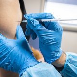 Des manifestants ont dénoncé samedi à Genève "des diktats de l'OMS". Ils craignent que l'organisation puisse imposer la vaccination obligatoire (image prétexte).