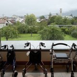 Pour éviter une pénurie de places à l'horizon 2030, le canton de Vaud veut créer ou moderniser quelque 2300 lits dans des établissements médico-sociaux et des établissements psycho-sociaux médicalisés. (Image prétexte)