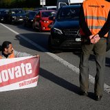Des activistes du climat ont momentanément bloqué mardi matin le pont du Rhône à Sion en Valais. Ici lors d'une précédente action en octobre 2022 à Lausanne (archives).