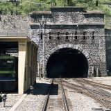 Selon les estimations actuelles, les travaux de rénovation du tunnel de faîte du Lötschberg, un ouvrage inauguré il y a 110 ans, coûteront au total 180 millions de francs (archives).