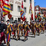 Les anciens gardes suisses pontificaux ont paradé dimanche à Saignelegier.