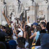 Le public a été nombreux à assister aux concerts, sous le regard imperturbable des statues du Mur des Réformateurs.