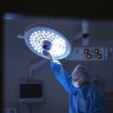 Selon H+ et Santésuisse, la rémunération par forfaits "récompense la fourniture efficiente de prestations" (image d'illustration).