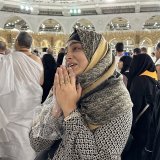 Après avoir accompli dimanche le rite du "tawaf", ou circumambulation, qui consiste à tourner autour de la Kaaba, une structure cubique noire géante vers laquelle les musulmans du monde entier se tournent pour prier, les fidèles dormiront dans des...