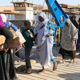 Chaque jour, de nouveaux déplacés fuient les combats, les violences sexuelles et les pillages devenus légion. En tout, plus de 2,5 millions de personnes ont quitté leur maison. Plus d'un demi-million ont traversé des frontières, principalement ver...