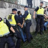 La police est intervenue après qu'un Irakien a brûlé un exemplaire du Coran à Stockholm mercredi.