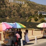 Depuis mai, les seules productions qui ont décidé de tourner le font sur la base de scripts déjà terminés au printemps, sans pouvoir les modifier. Mais sans comédiens, les tournages ne vont tout simplement plus être possibles.