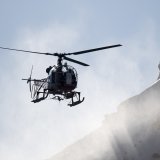 Un hélicoptère à proximité du Bec des Rosses