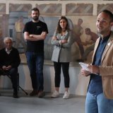 Le conseiller d'Etat Mathias Reynard au vernissage des fresques de Pierre Faval.