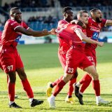 Denis-Will Poha tout à droite, aux côtés de Kevin Bua, l'auteur du but qui a donné la victoire au FC Sion