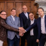 Chris McSorley, Pierre Berthod (président Ville de Sierre), Christophe Roessli, Xavier Jeanneret (directeur général Urban Project SA) ainsi que Christophe Bonjour