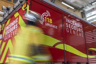 A Genève, les pompiers professionnels et volontaires ont été très sollicités samedi et dimanche à cause de la forte bise. Le vent a fait tomber des arbres, des branches, des blocs de glace, des tuiles et d'autres objets (archives).