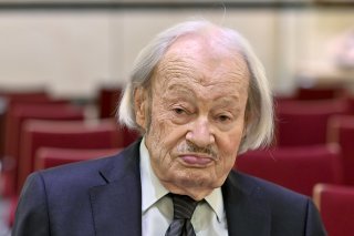 Né à Vienne le 17 février 1926, ce professeur développe assez vite son propre style, inspiré par le sérialisme - succession invariable de sons - puis par l'impressionnisme - usage pictural des sonorités.