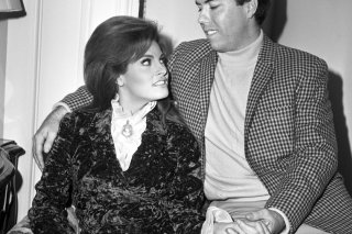 Raquel Welch en 1967 avec son fiancé et producteur Patrick Curtis.