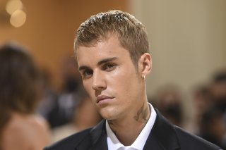 Justin Bieber avait dû annuler une partie de sa tournée mondiale dès juin dernier en raison du syndrome rare de Ramsay Hunt. Après être revenu sur scène, il avait de nouveau annoncé devoir s'arrêter en septembre (archives).