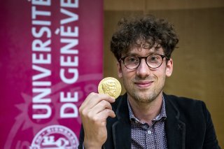 Le Grand Conseil a adopté un crédit d'études de 17,6 millions de francs pour la construction du centre des sciences physiques et mathématiques de l’Université de Genève. L'alma mater compte deux médailles Fields, dont une a été reçue par le profes...