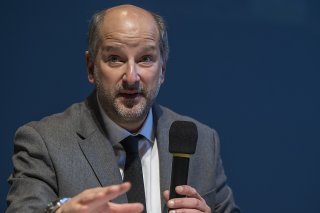 Une telle interdiction déplacerait le problème dans l’espace privé. Un enfant qui reste chez lui avec des parents fumeurs est plus exposé au tabac qu’à la place de jeux avec ses parents qui fument sur un banc, affirme Grégoire Junod (archives)....