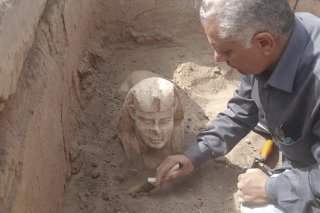 Un sphynx souriant, représentant un empereur romain, a été découvert en Egypte.