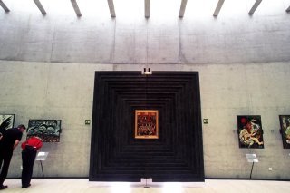 Le Centre Dürrenmatt Neuchâtel a été construit par l'architecte Mario Botta autour de l'ancienne demeure de l'artiste, décédé en 1990.