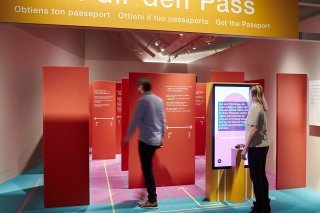 Dans un parcours ludique, le public est notamment invité à se mueur en candidat à la nationalité suisse.