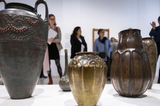 Le Musée d'art et d'histoire de Genève rend hommage au Genevois Jean Dunand (1877-1942), figure majeure du mouvement Art déco de l'entre-deux-guerres.