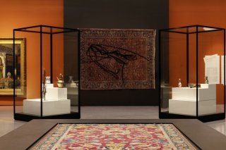 Le public peut découvrir un véritable parcours kaléidoscopique dans la grande salle du Kunsthaus.