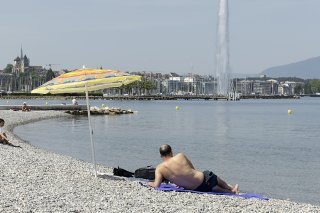 A Genève, un revêtement phonoabsorbant va être posé au quai Gustave-Ador, le long de la plage des Eaux-Vives du 11 au 21 avril. Il permettra de réduire le bruit du trafic motorisé (illustration).