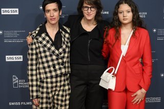 Le film "La Ligne" d'Ursula Meier sort en salles aux États-Unis. La réalisatrice Ursula Meier est entourée de ses actrices : Stéphanie Blanchoud (gauche) et Elli Spagnolo, qui ont toutes deux gagné un Quarz au Prix du cinéma suisse fin mars à Genè...