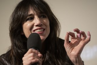 Charlotte Gainsbourg a articulé dimanche la date d'ouverture de la Maison Gainsbourg, au domicile parisien de son père Serge Gainsbourg, sans oublier un musée sur le trottoir d'en face.