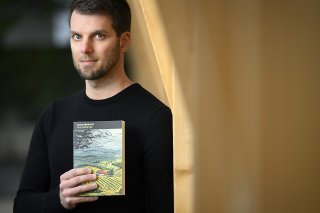 Le roman "Les silences" de Luca Brunoni porte sur la thématique des enfants placés.