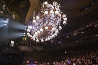 L'équipe du spectacle a reçu une longue ovation du public dans la salle bondée de 1600 places.