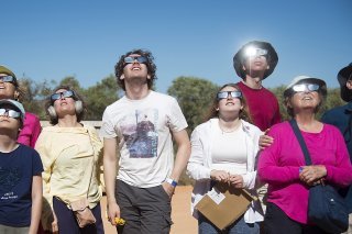 Beaucoup de gens deviennent accros à ce moment étrange, n'hésitant pas à voyager dans le monde pour renouveler l'expérience.