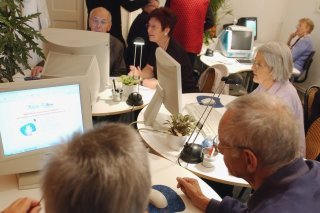 Selon les initiants, de nombreux emplois pourraient être créés pour répondre aux besoins d'une population vieillissante (photo d'illustration).