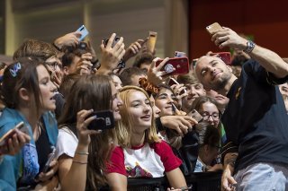 Le Youtubeur Squeezie (à droite) est l'influenceur le plus suivi par les ados suisses (archives).