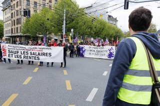 A Genève, quelque 2000 personnes, dont tous les élus genevois de gauche sous la Coupole fédérale, ont participé dans le calme au cortège du 1er Mai.