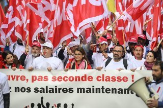 Des ouvriers du second oeuvre du syndicat Unia ont défilé lundi à Lausanne lors de la manifestation du 1er Mai.
