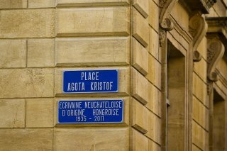 L'écrivaine Agota Kristof, décédée en 2011, dispose depuis vendredi d'une place à son nom à Neuchâtel.