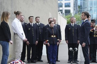 Emmanuel Macron a rendu hommage à la Résistance et notamment à Jean Moulin à la prison de Montluc à Lyon.