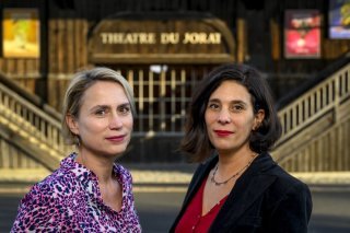 Ariane Moret (à gauche) deviendra dès cet automne la directrice générale du Théâtre du Jorat à Mézières (VD), alors que Nathalie Langlois (à droite) quittera sa fonction de codirectrice en charge de l'administration et de la communication (archive...