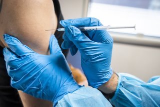 Des manifestants ont dénoncé samedi à Genève "des diktats de l'OMS". Ils craignent que l'organisation puisse imposer la vaccination obligatoire (image prétexte).