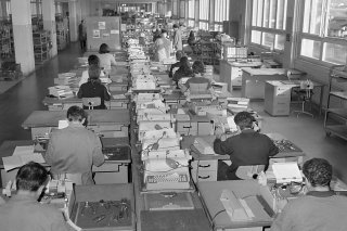 En 1967, une photographie montre des ouvriers qui montent des machines à écrire chez Paillard à Sainte-Croix (archives).