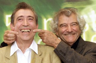 Jacques Rozier, à droite sur le cliché, plaisantant avec l'acteur Luis Rego en septembre 2001 au festival de Venise (archives).