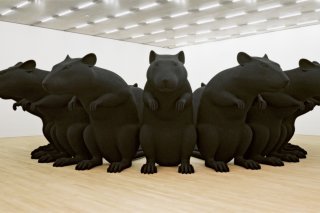 "Roi des rats" (1993), une installation réalisée par Katharina Fritsch, fait partie des oeuvres entreposées au Schaulager à Münchenstein (BL). Elle mesure 13 mètres de long et 2,8 mètres de haut.