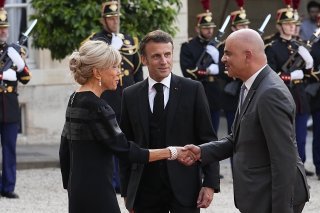 Alain Berset, ici avec le couple Macron, a participé au Sommet pour un nouveau pacte financier mondial dont le but est notamment d’aider les plus vulnérables à faire face au changement climatique.