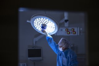 Selon H+ et Santésuisse, la rémunération par forfaits "récompense la fourniture efficiente de prestations" (image d'illustration).