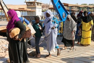 Chaque jour, de nouveaux déplacés fuient les combats, les violences sexuelles et les pillages devenus légion. En tout, plus de 2,5 millions de personnes ont quitté leur maison. Plus d'un demi-million ont traversé des frontières, principalement ver...